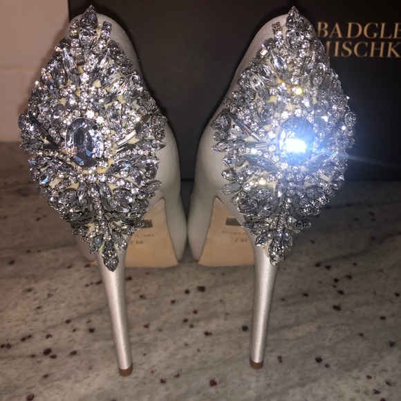 Badgley Mischka Kiara Platforms - Picture 4 of 7